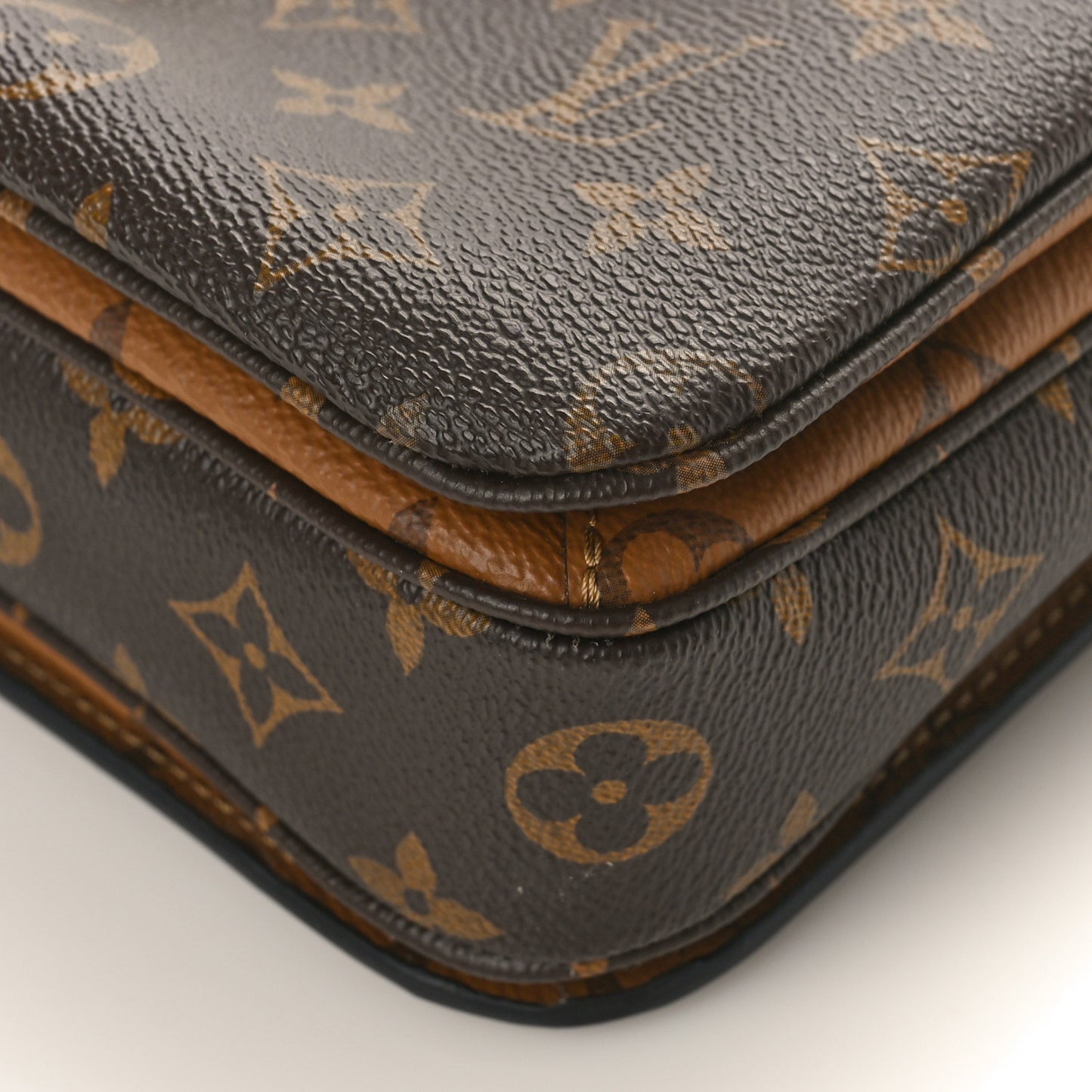 Reverse Monogram Pochette Metis
