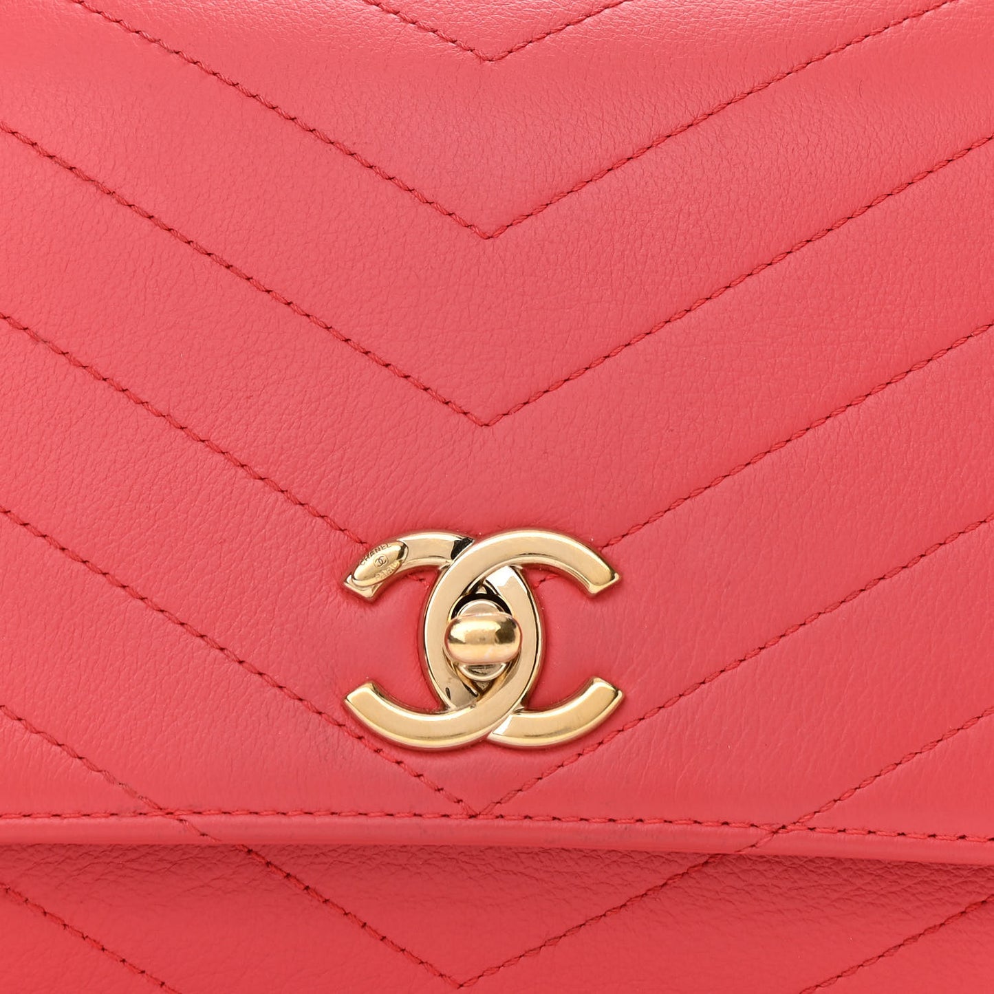 Grained Calfskin Small Chevron Chic Top Handle Flap Red