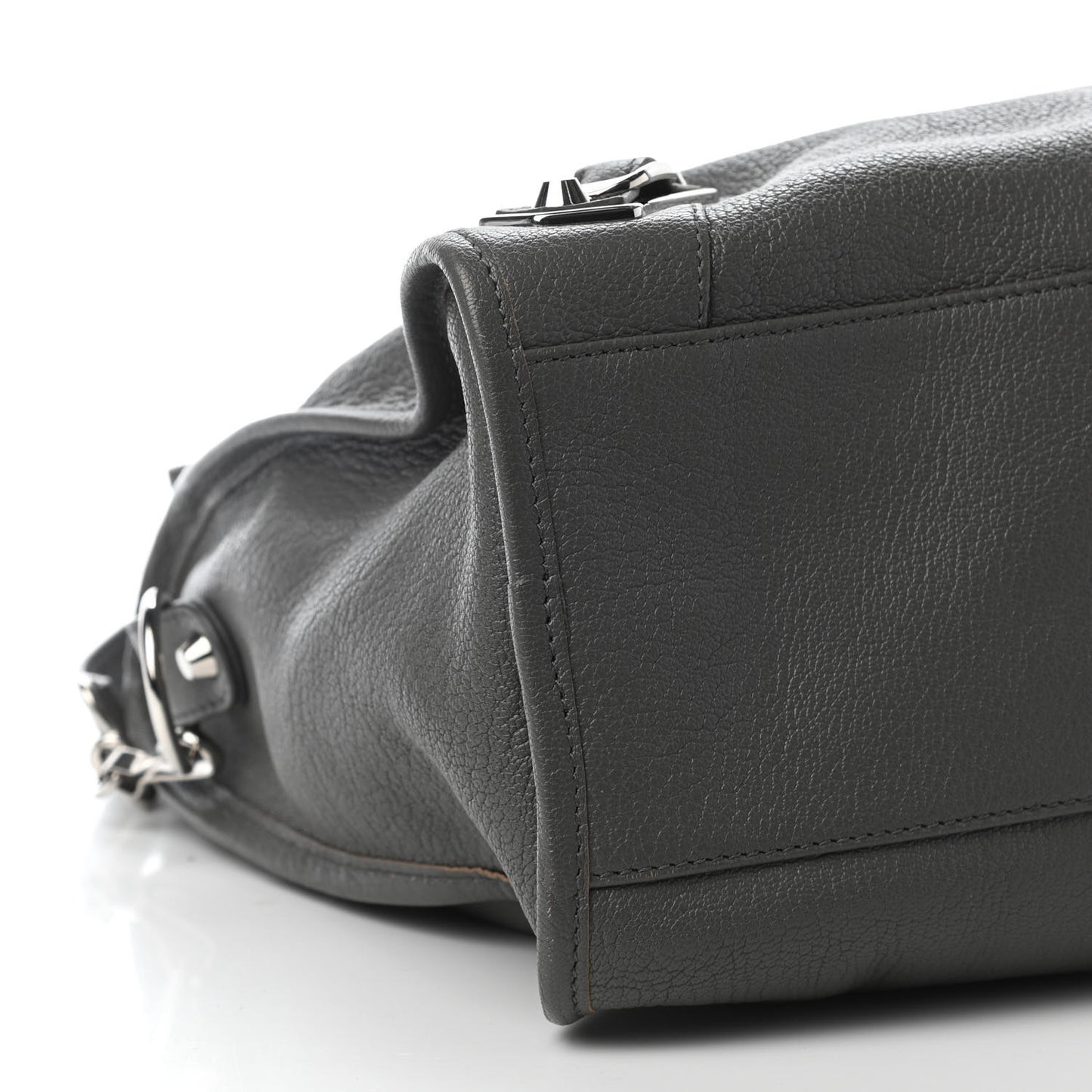 Chevre Silver Metallic Edge Hardware City Gris Acier
