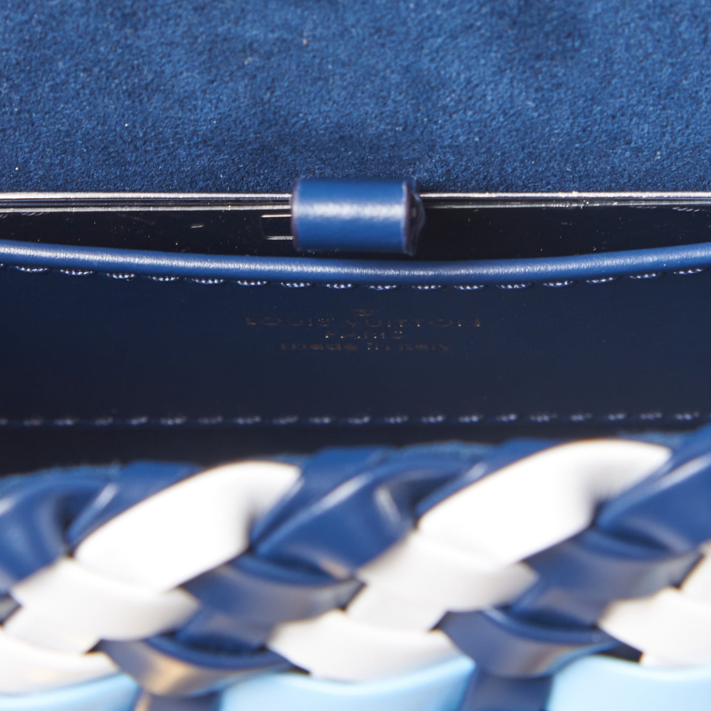 Epi Guinguette Twist Shoulder Bag MM Indigo Blue