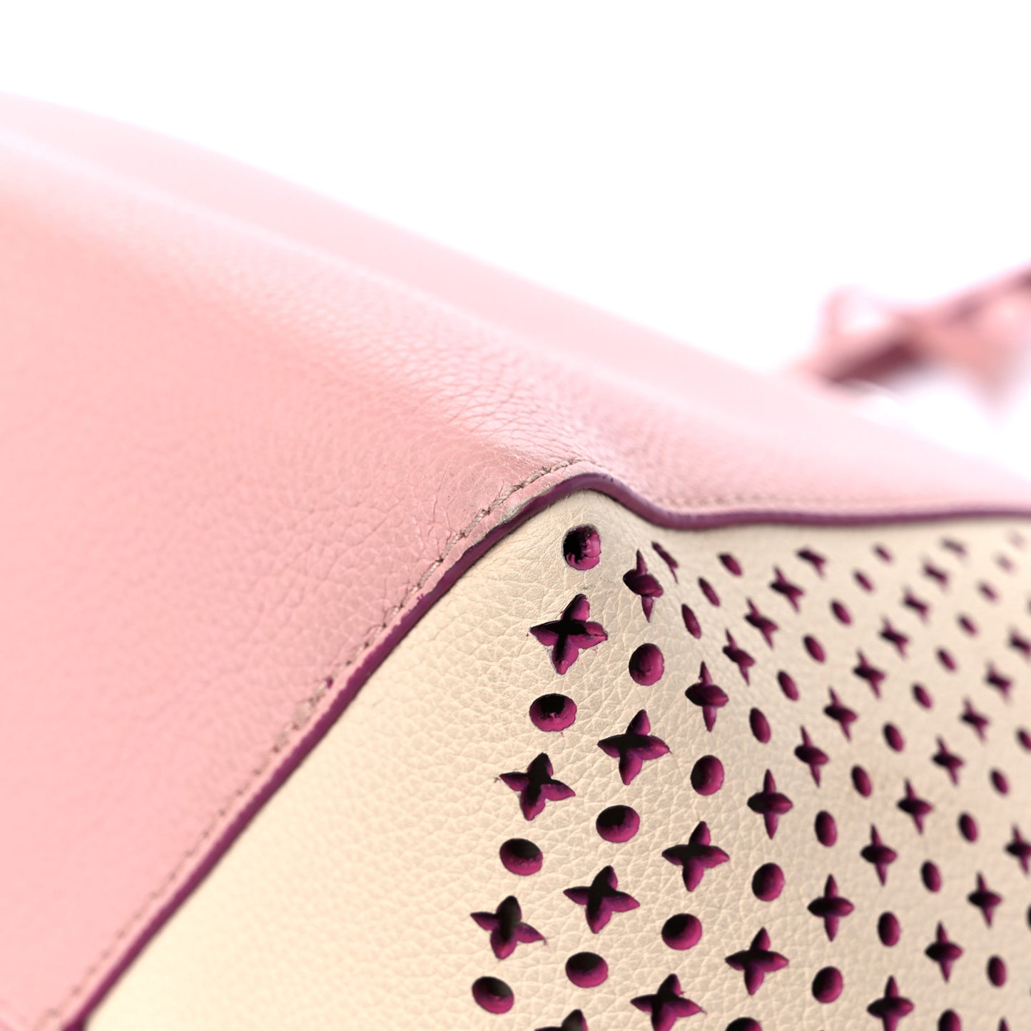 Calfskin Perforated Lockme Cabas Rose Poudre Creme