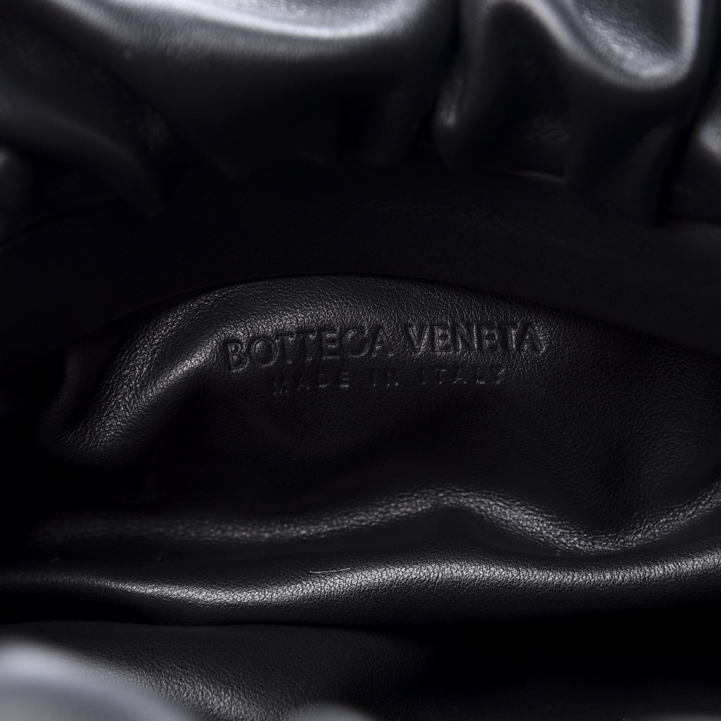 Calfskin The Pouch Chain Black
