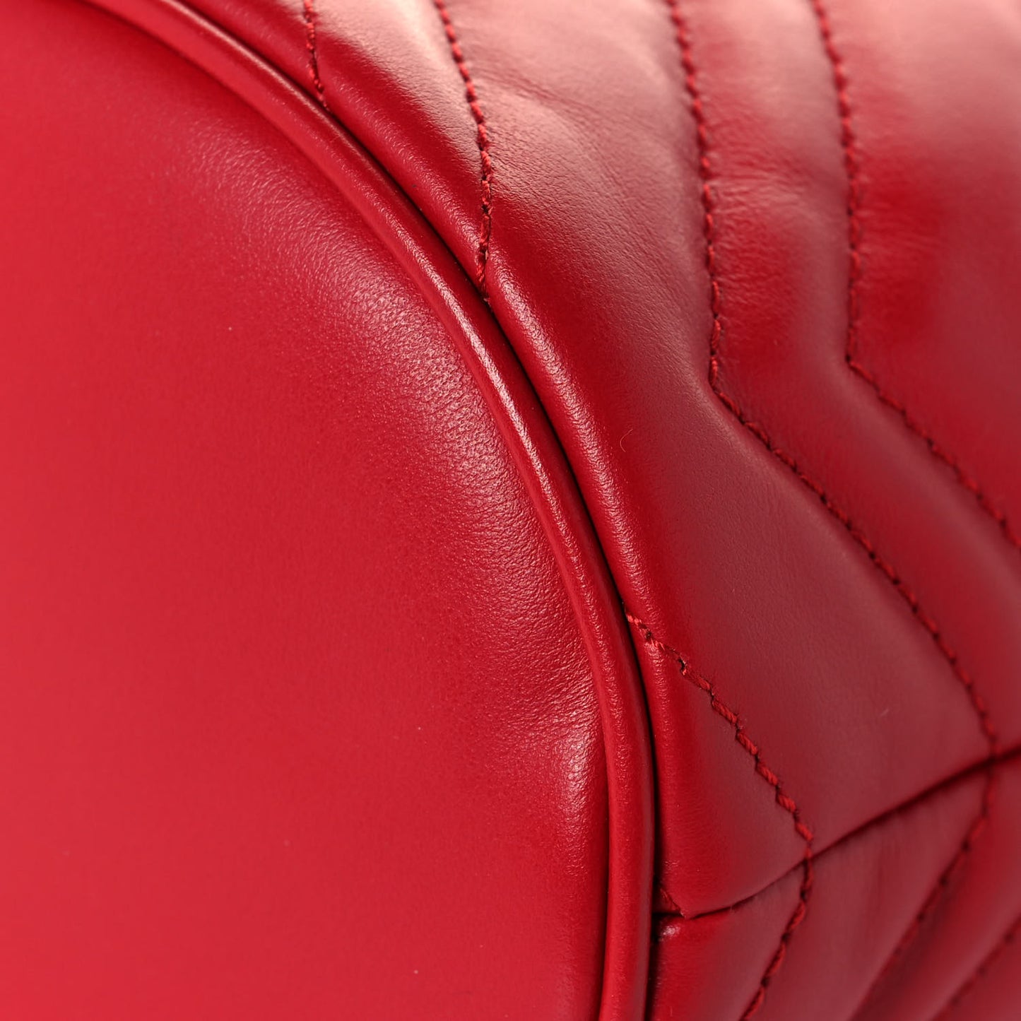 Calfskin Matelasse Mini GG Marmont 2.0 Bucket Bag Hibiscus Red