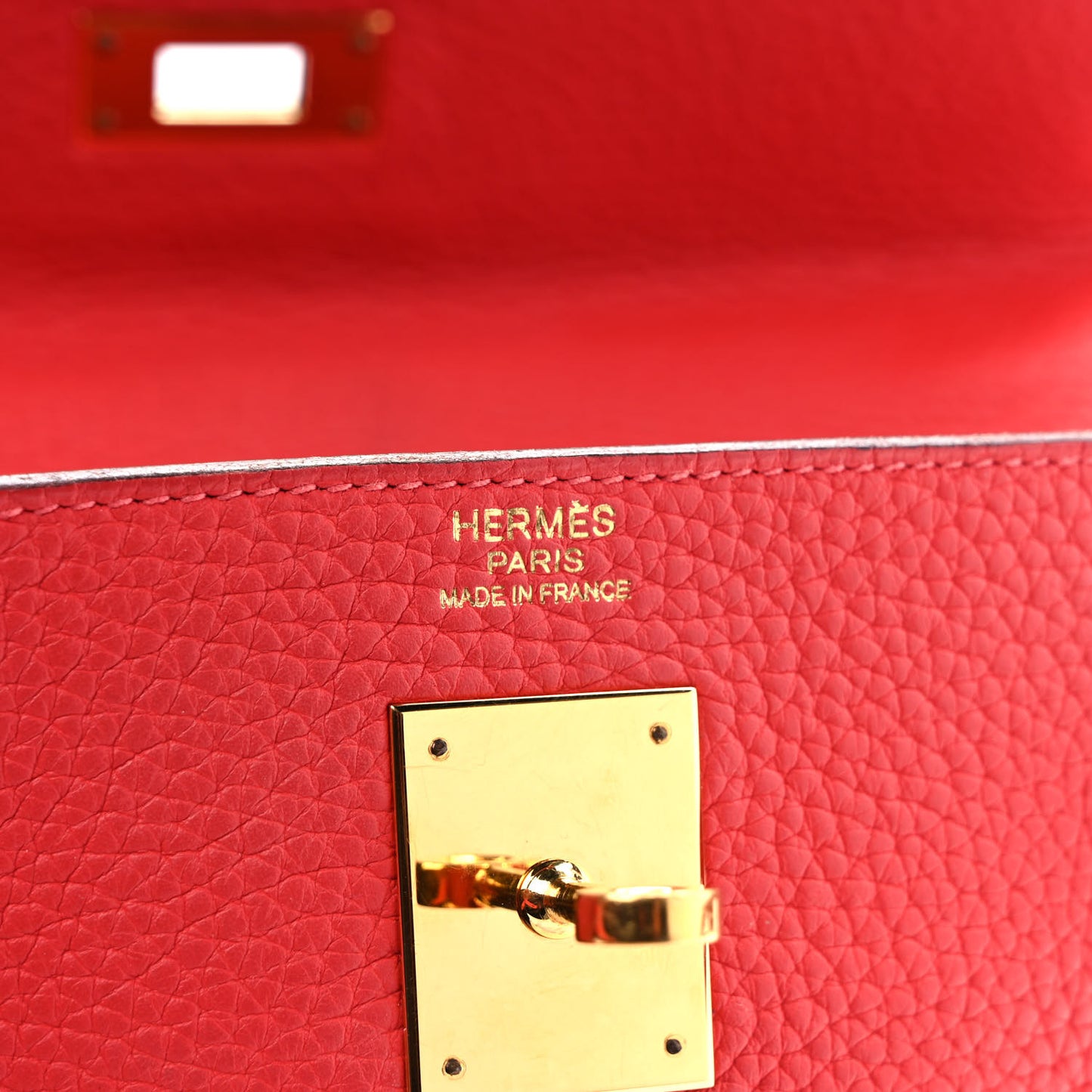 Taurillon Clemence Kelly Retourne 32 Rouge Pivoine