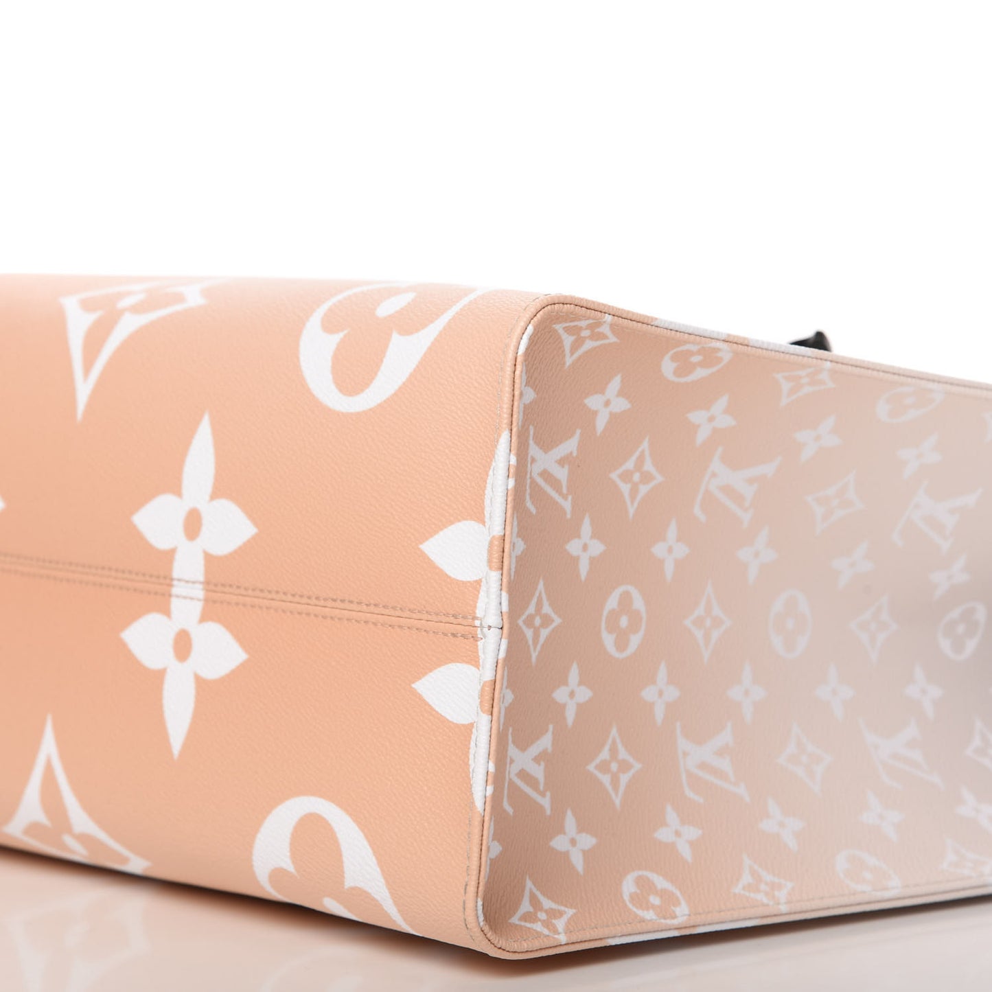 Monogram Giant By The Pool Onthego GM Brume