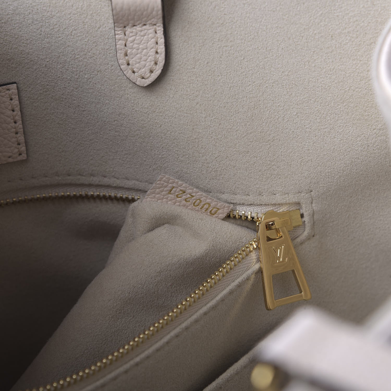 Louis Vuitton Empreinte Monogram Giant By The Pool Onthego MM Cream Saffron 10 of 10