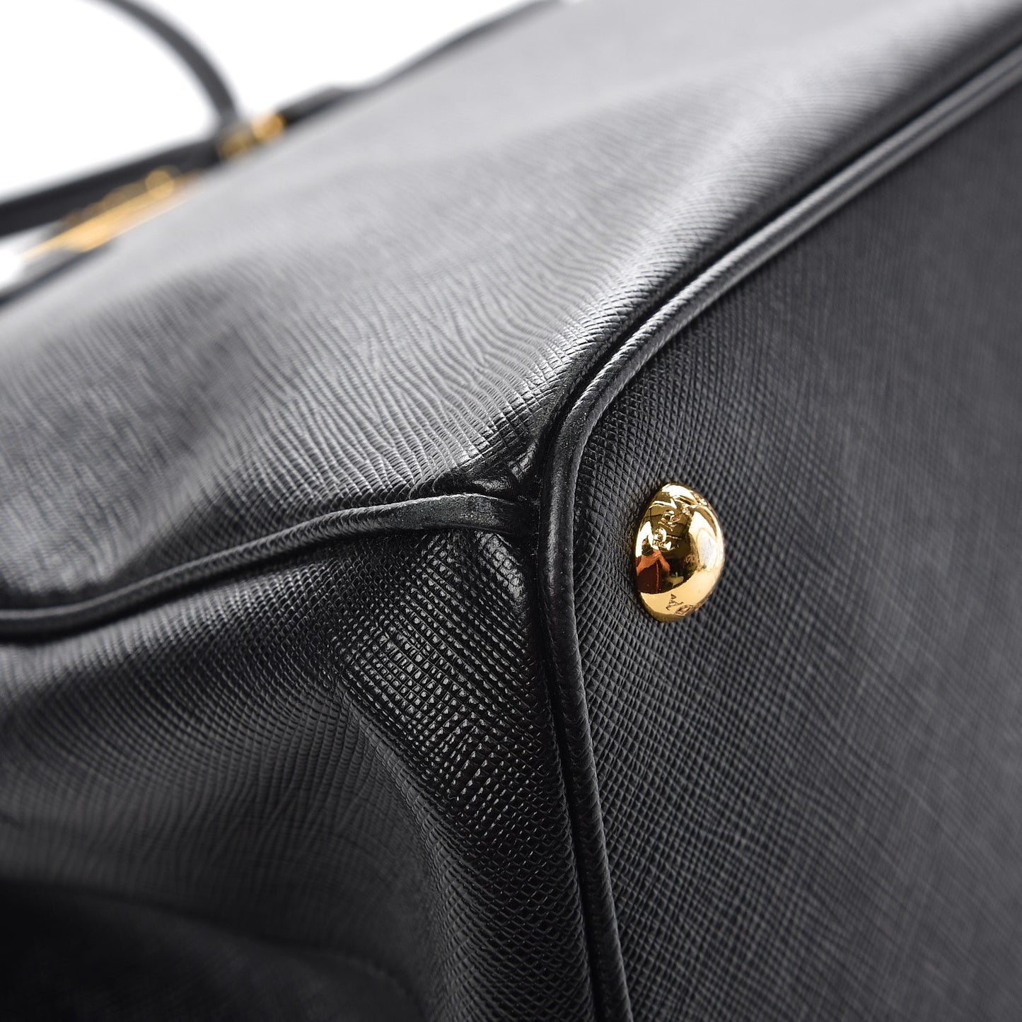 Saffiano Medium Galleria Double Zip Tote Black