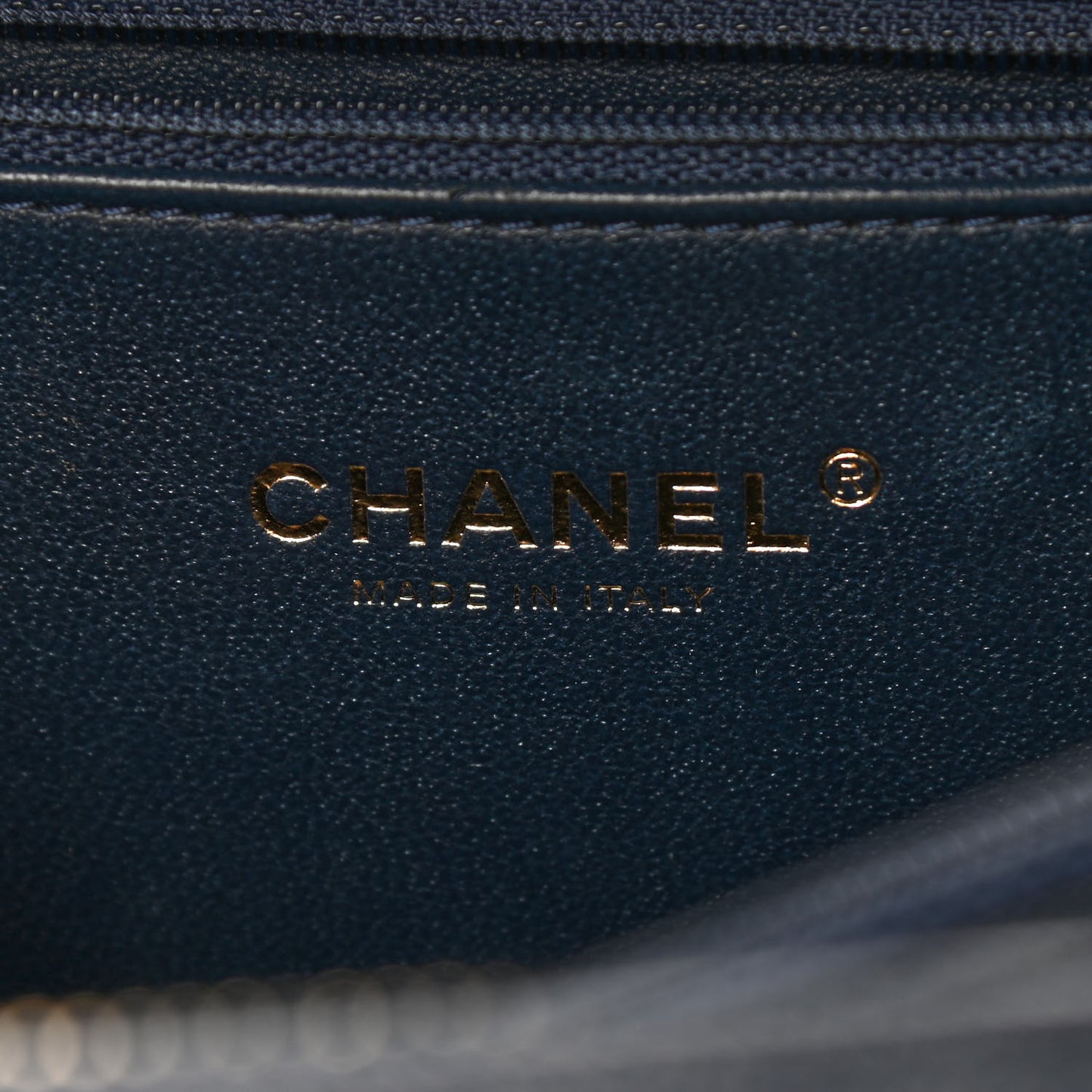 Caviar Quilted Medium CC Filigree Vanity Case Navy