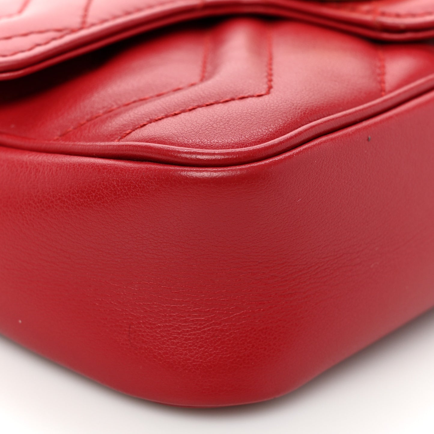 Calfskin Matelasse Super Mini GG Marmont Shoulder Bag Hibiscus Red