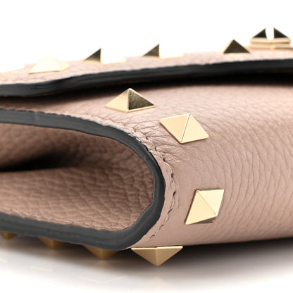 Valentino Garavani Pebbled Calfskin Rockstud Flip Lock Wallet On Chain Poudre 9 of 10