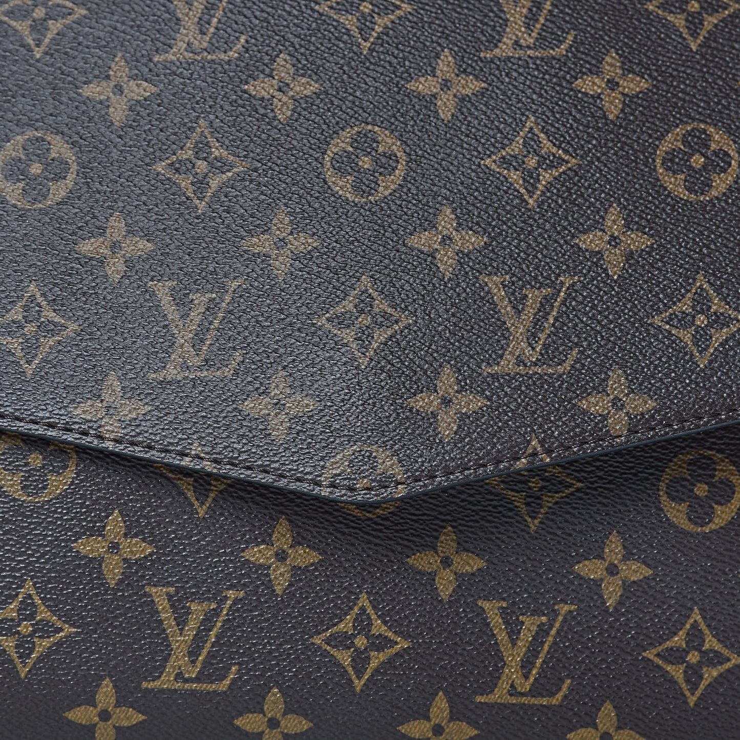 Monogram Beaubourg MM Safran Imperial