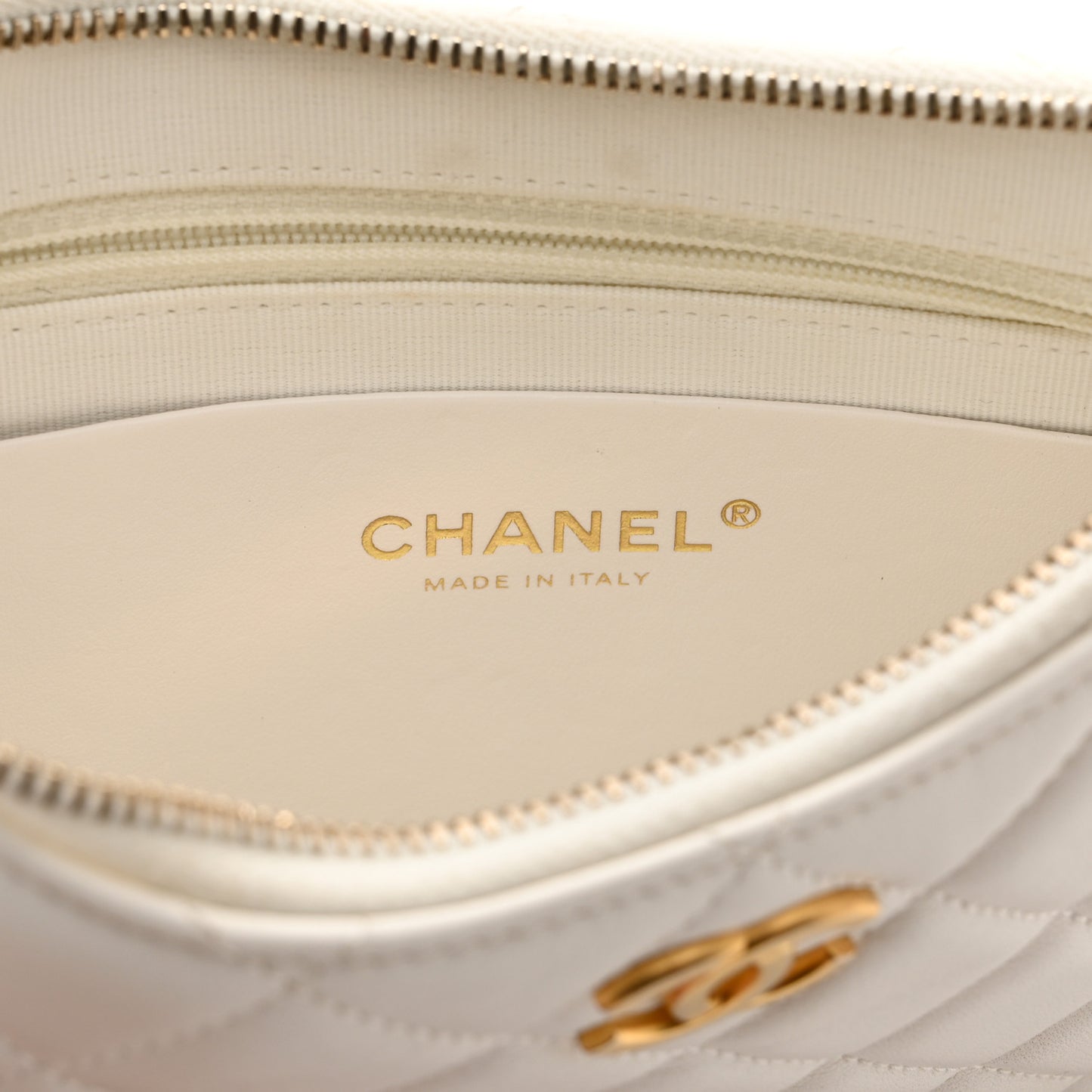 Shiny Crumpled Lambskin Quilted Trendy Chain Around Hobo White