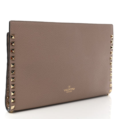 Valentino Garavani Vitello Rockstud Clutch Poudre 3 of 7