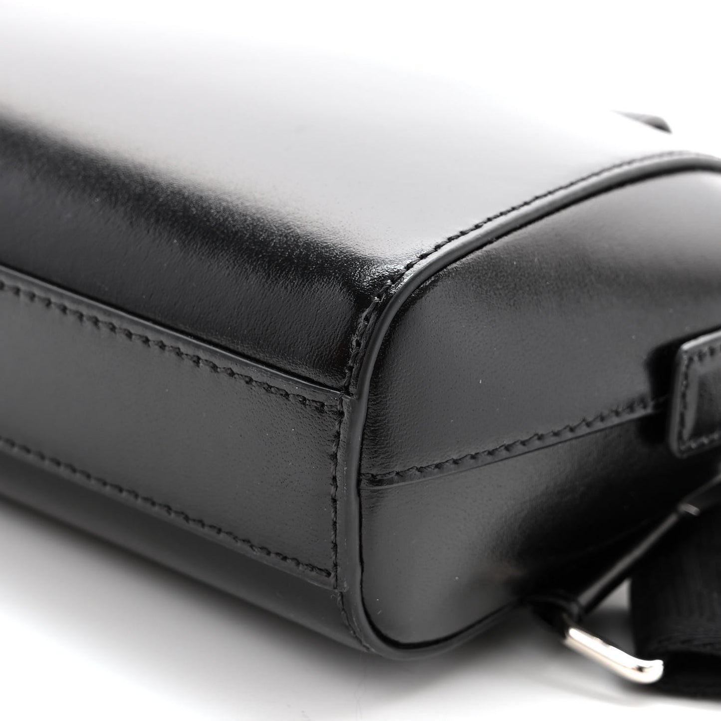 Box Calfskin Antigona U Crossbody Bag Black