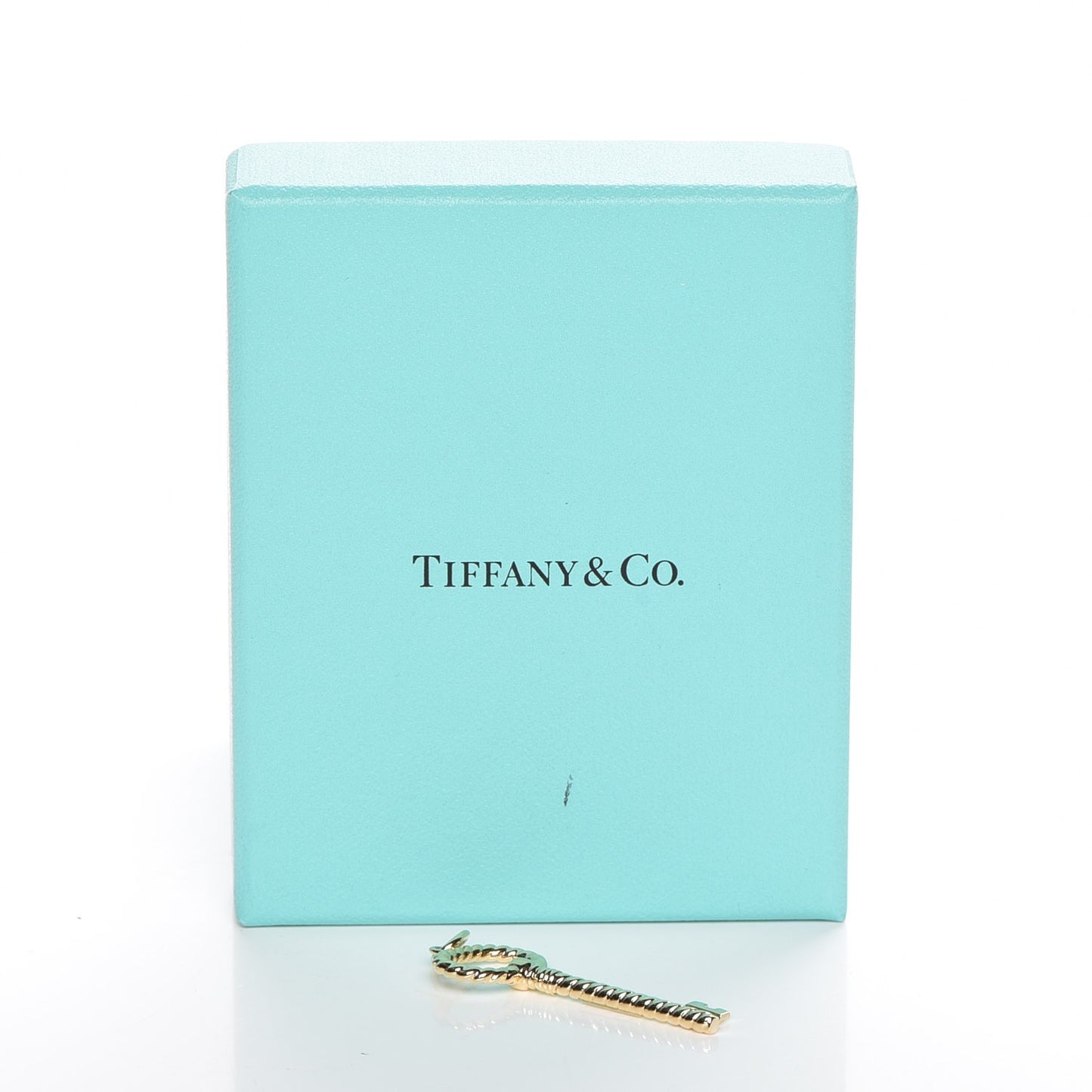 18K Yellow Gold Twist Oval Key Pendant Necklace