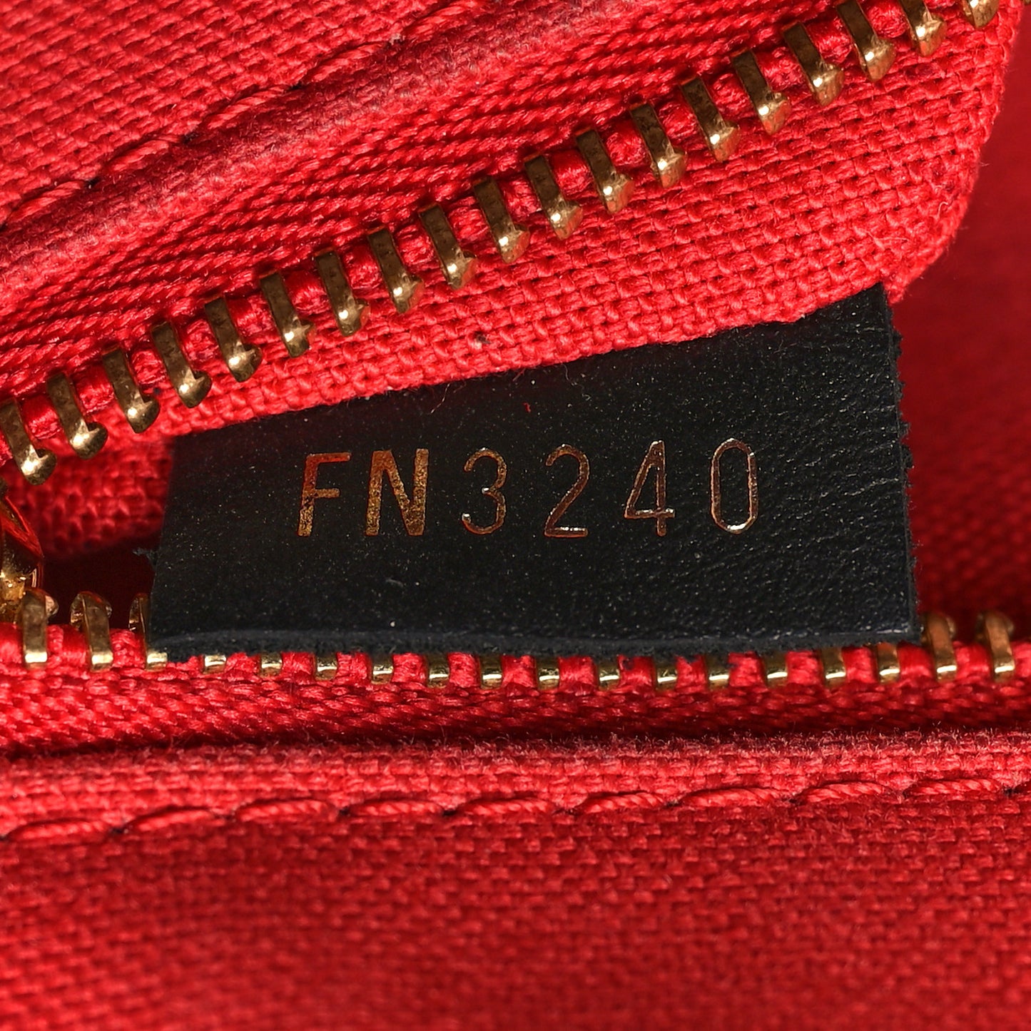 Reverse Monogram Giant Onthego MM