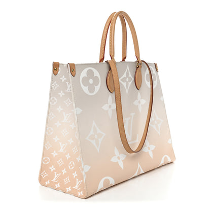 Louis Vuitton Monogram Giant By The Pool Onthego GM Brume 3 of 14
