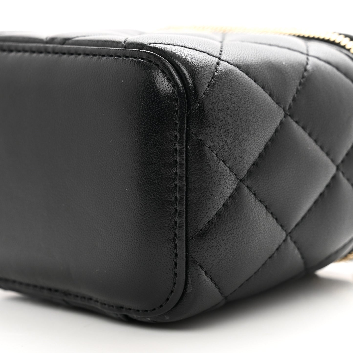Lambskin Quilted Mini Pearl Crush Vanity Case With Chain Black