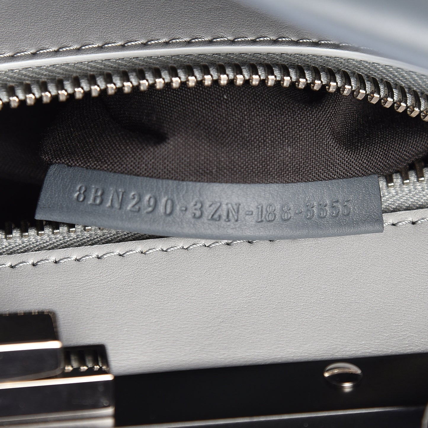 Vitello Seta Shiny Nappa Medium Peekaboo Iconic Satchel Tempesta Grigio Perla