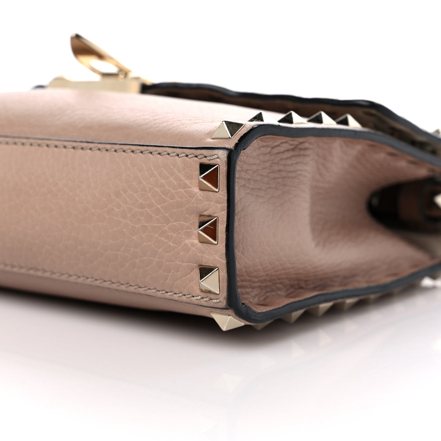 Pebbled Calfskin Medium Rockstud Flip Lock Crossbody Bag Poudre