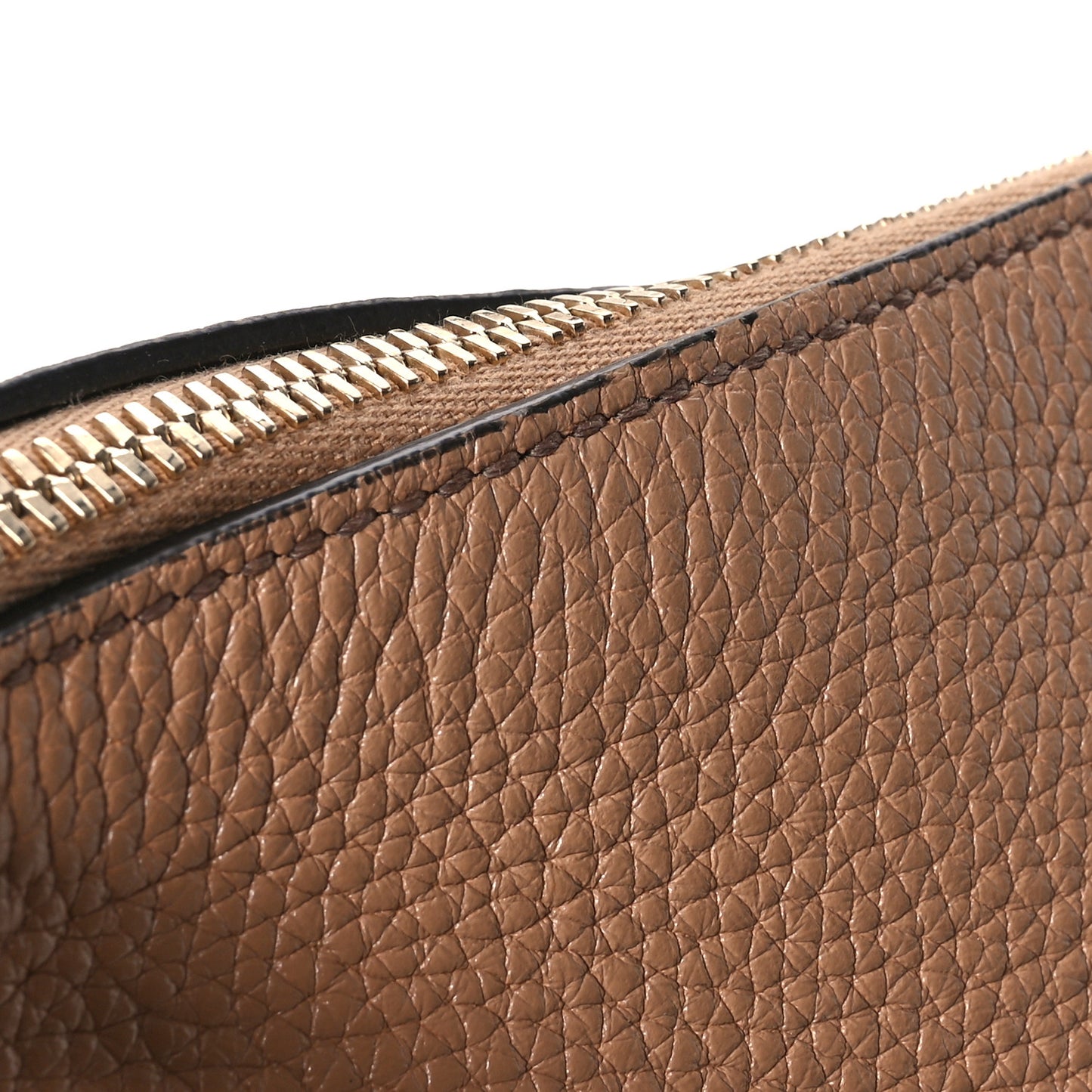 Pebbled Calfskin Large Soho Hobo Camelia
