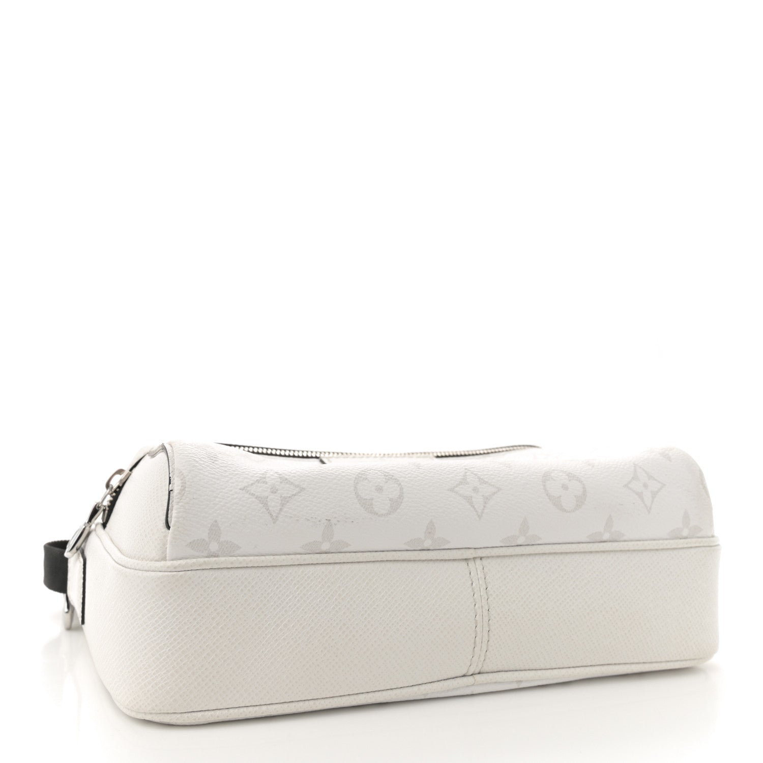 Louis Vuitton Taigarama Outdoor Messenger Antartica 4 of 9