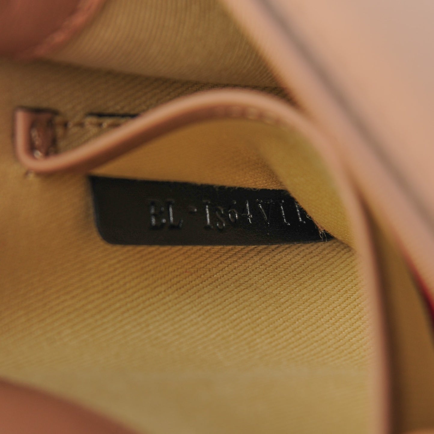 Vitello Mini Glam Lock Rockstud Flap Beige