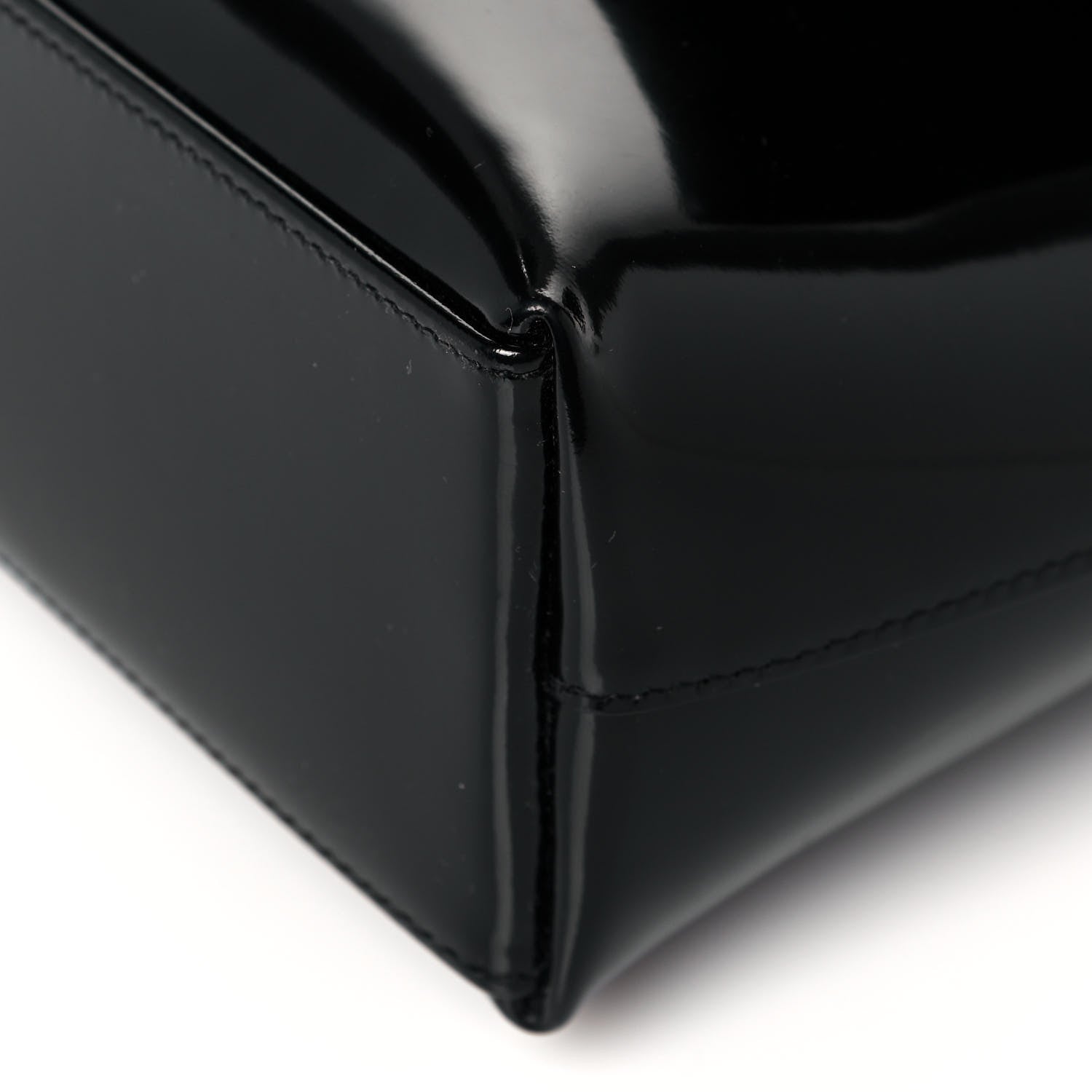 Saint Laurent Patent Le 90 Shoulder Bag Black 10 of 18