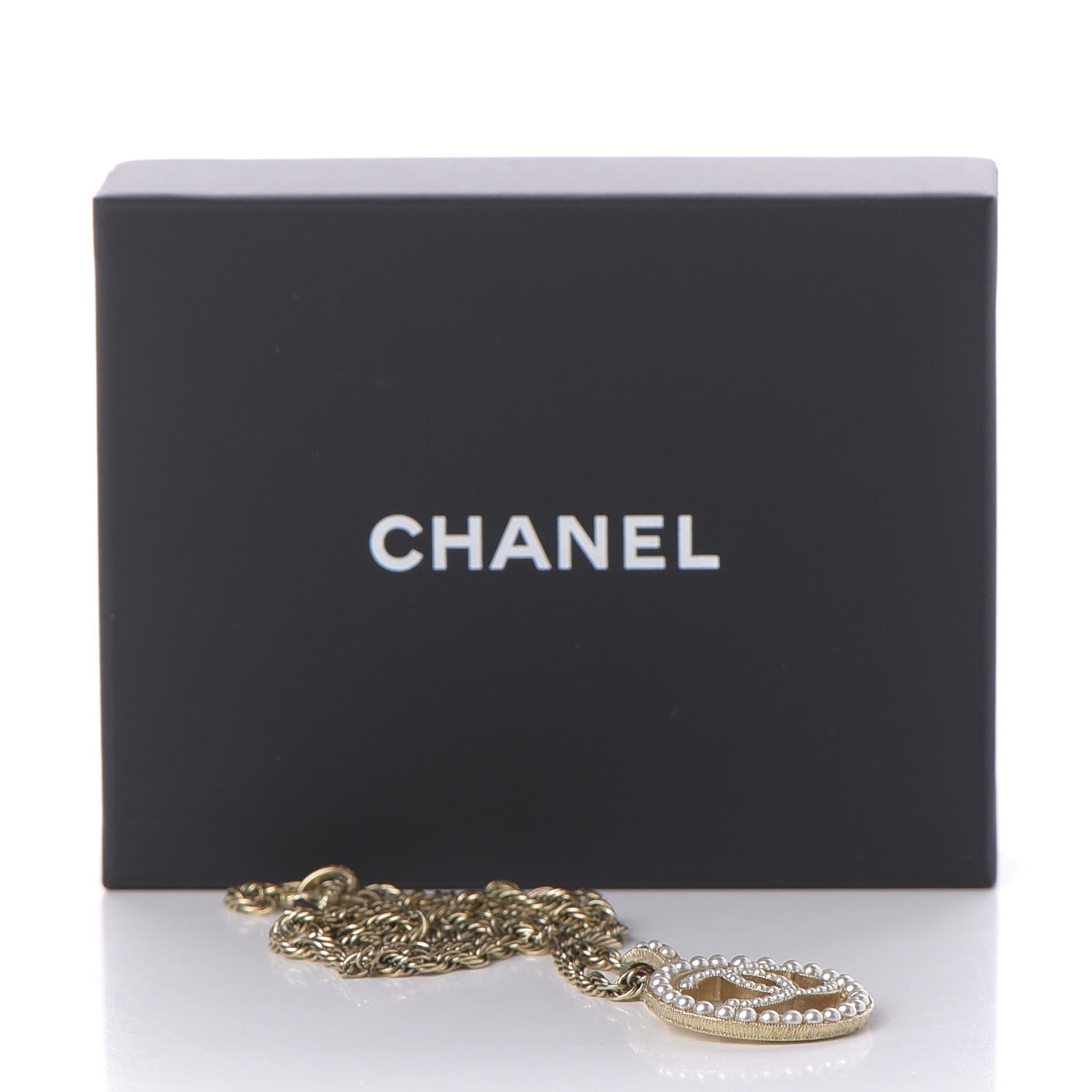 Chanel Pearl CC Round Pendant Necklace Gold 7 of 7