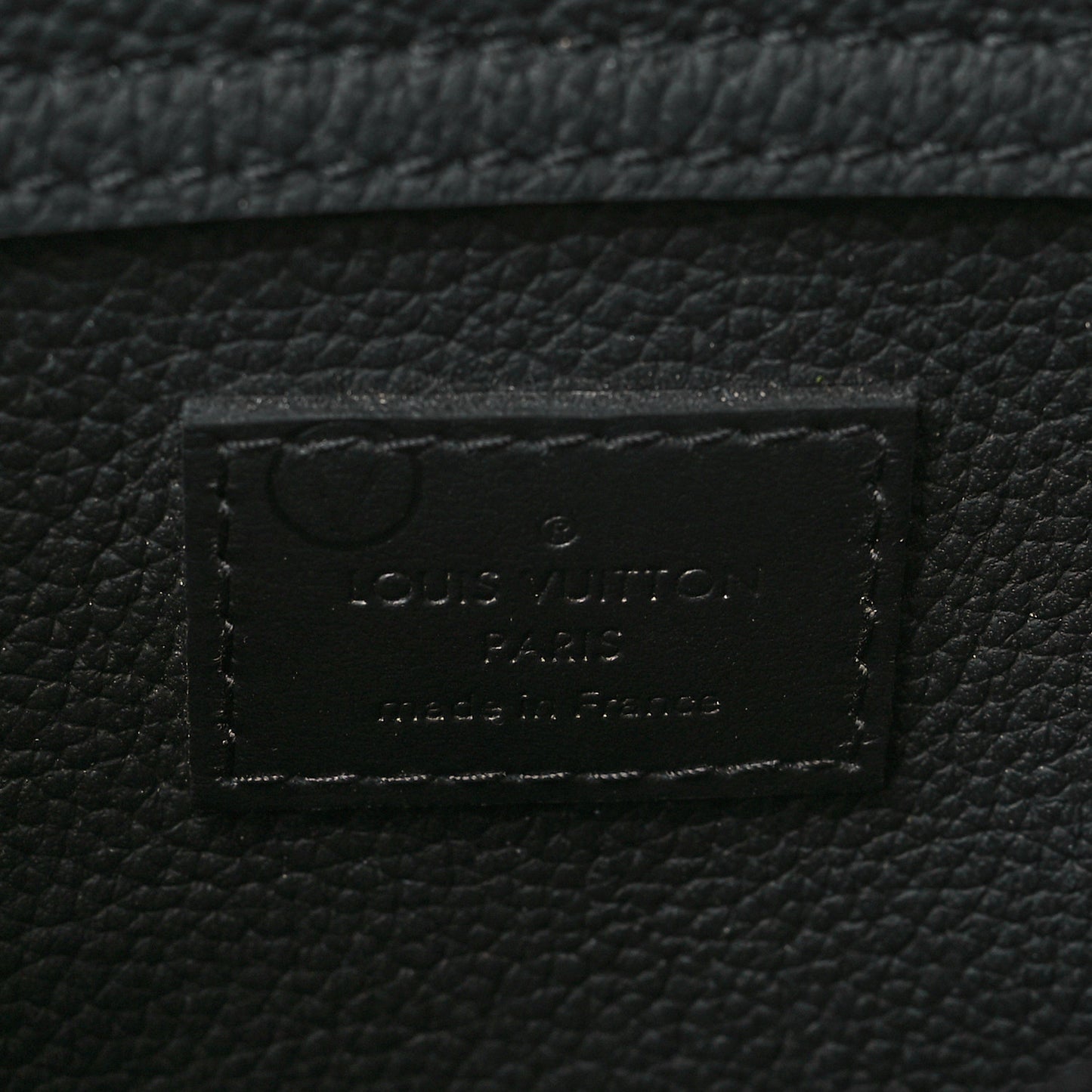 Grained Calfskin Aerogram Slingbag Black