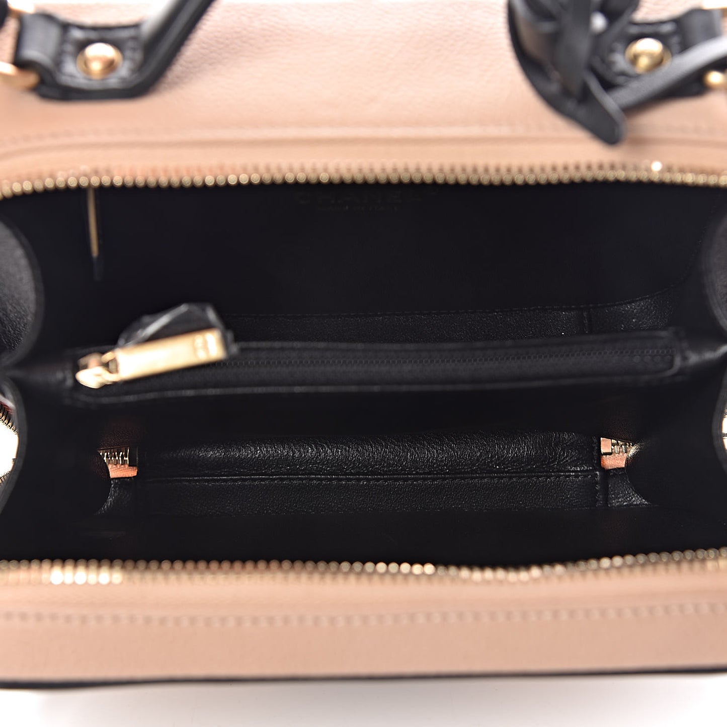 Caviar Quilted Medium CC Filigree Vanity Case Beige Black