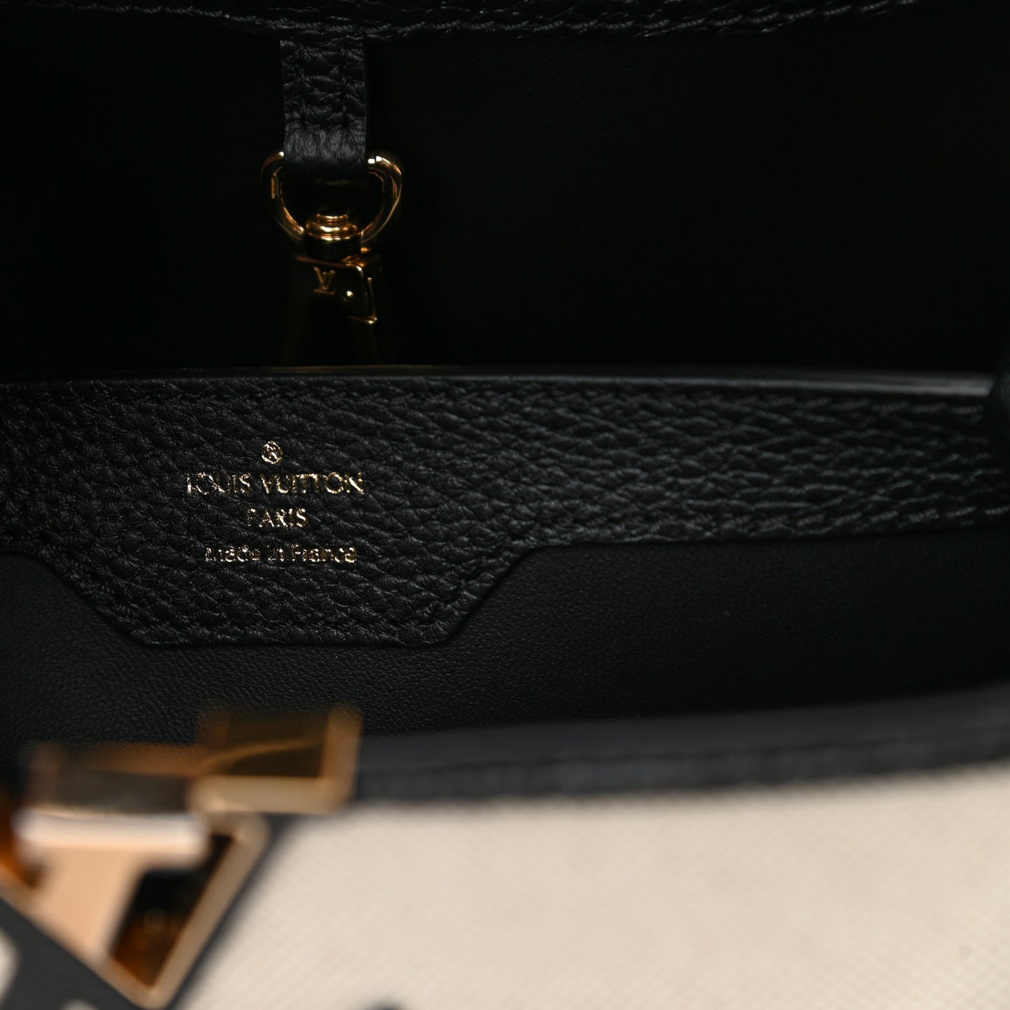 Canvas Taurillon Capucines MM Black