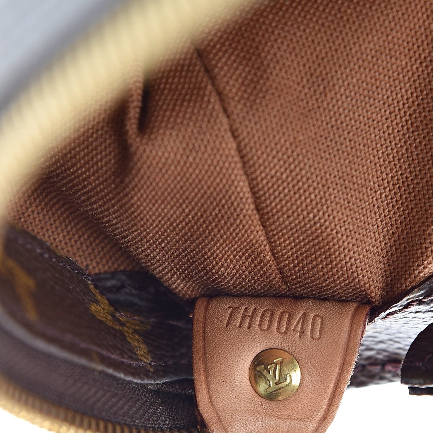 Louis Vuitton Monogram Cabas Mezzo 7 of 18