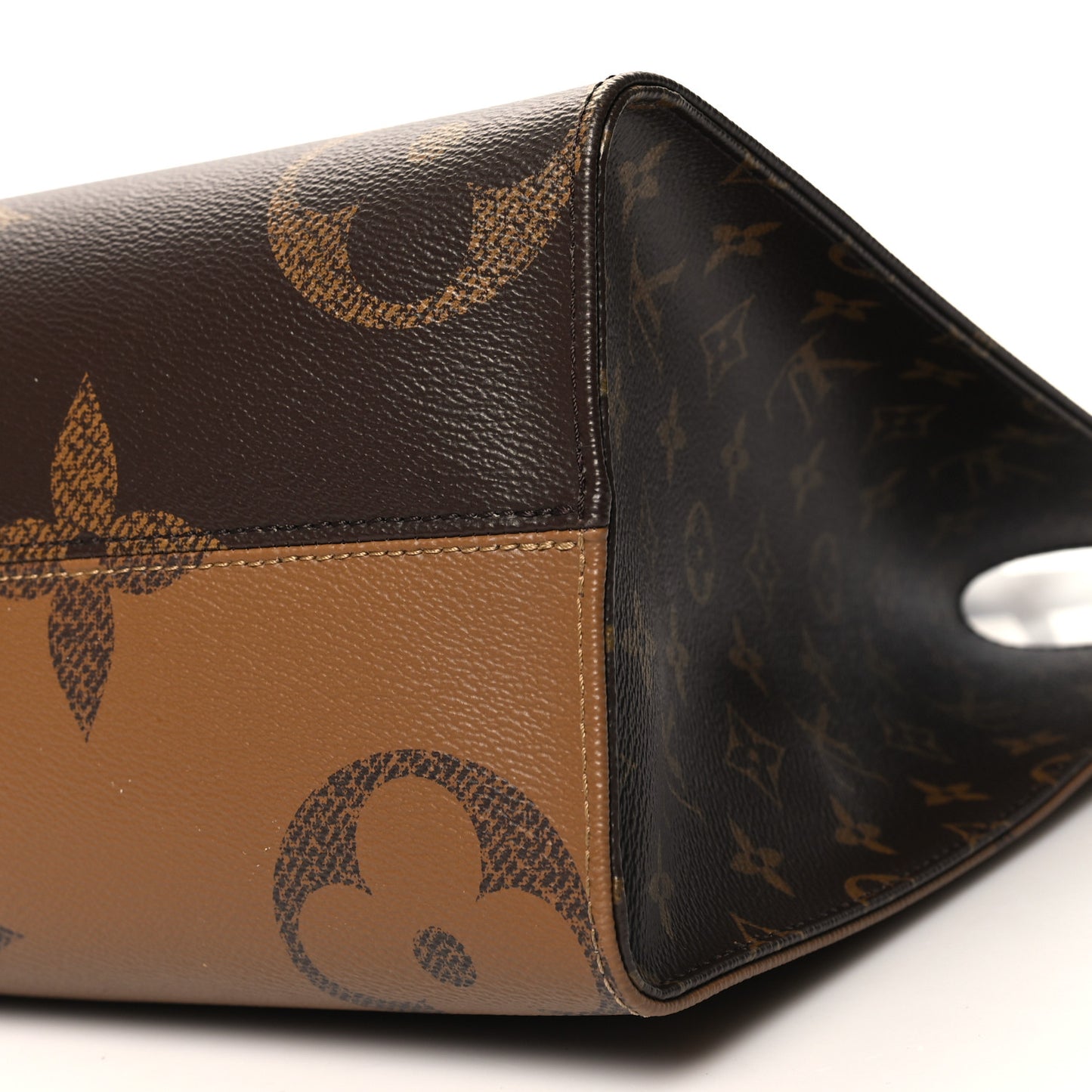 Reverse Monogram Giant Onthego MM