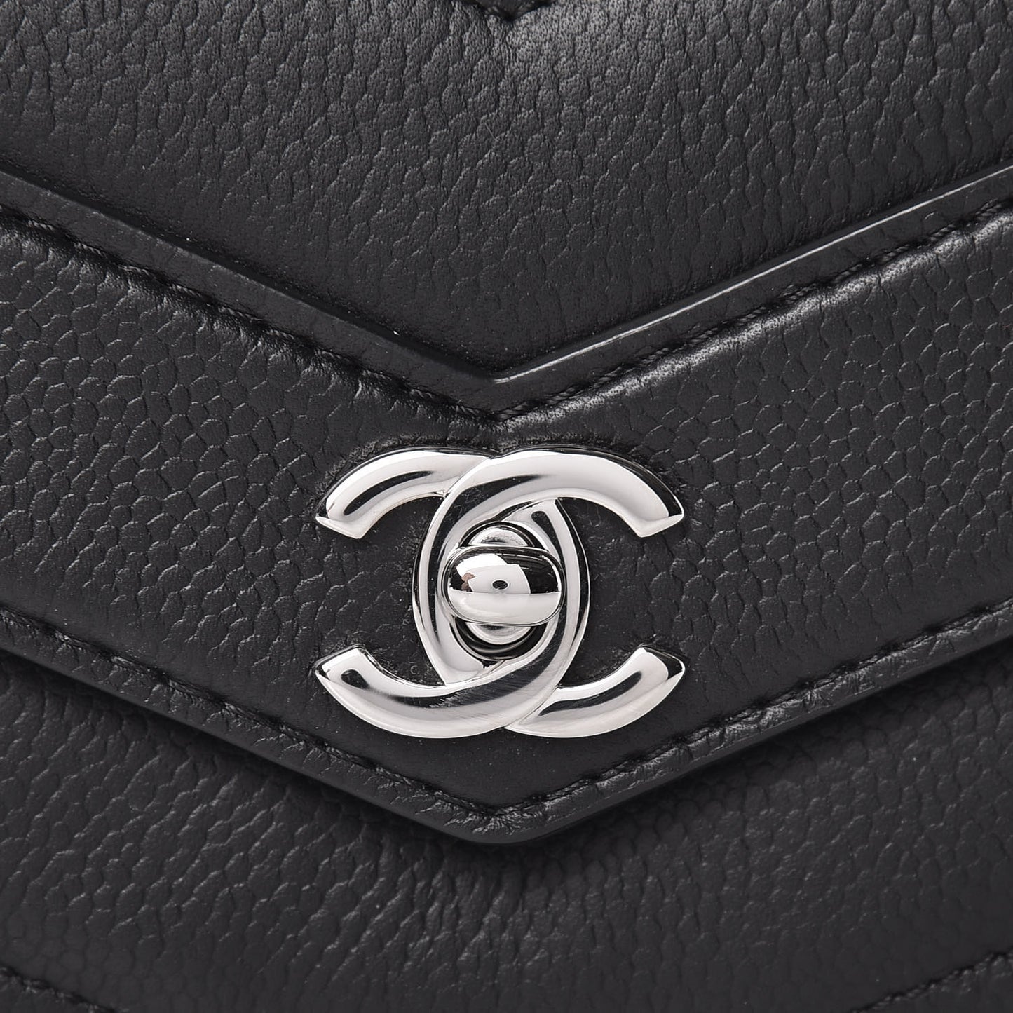 Caviar Chevron Quilted Small Single Flap Black