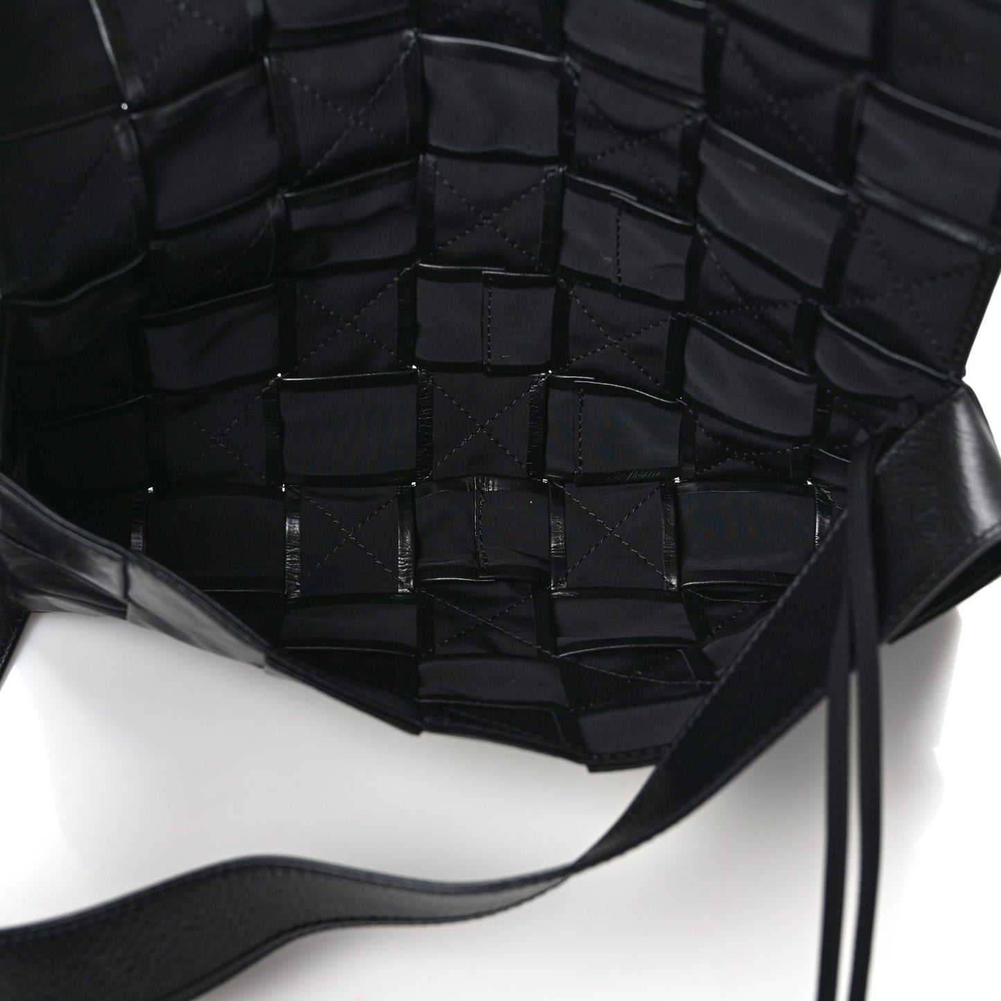 Paper Calfskin Intrecciato Stretch Cassette Black