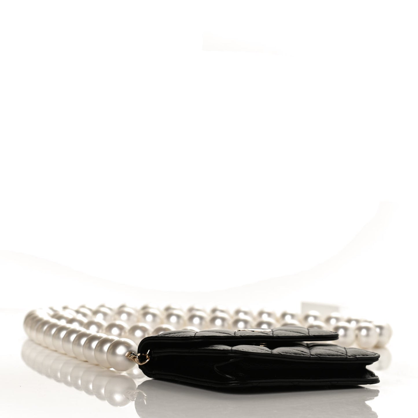Calfskin Quilted Maxi Pearls Card Holder Flap With Chain Black