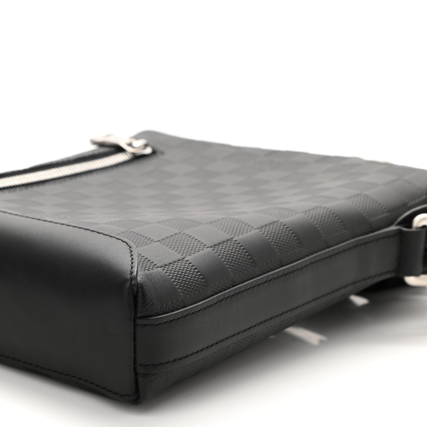 Louis Vuitton Damier Infini Discovery Messenger BB Onyx 8 of 8