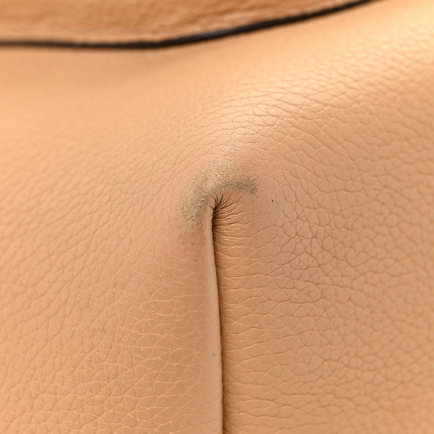 Calfskin Lockme Bucket MM Arizona Beige