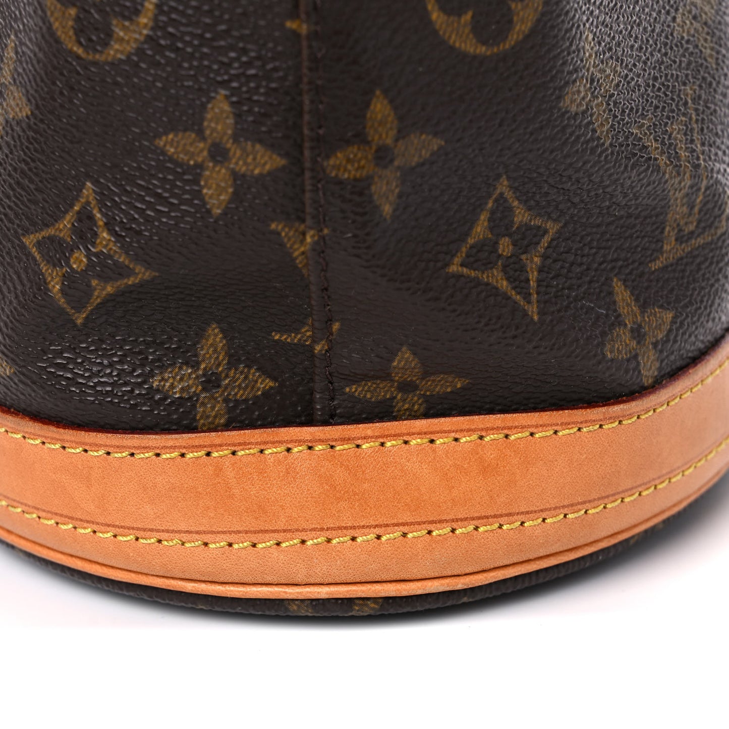 Monogram Petit Bucket 23