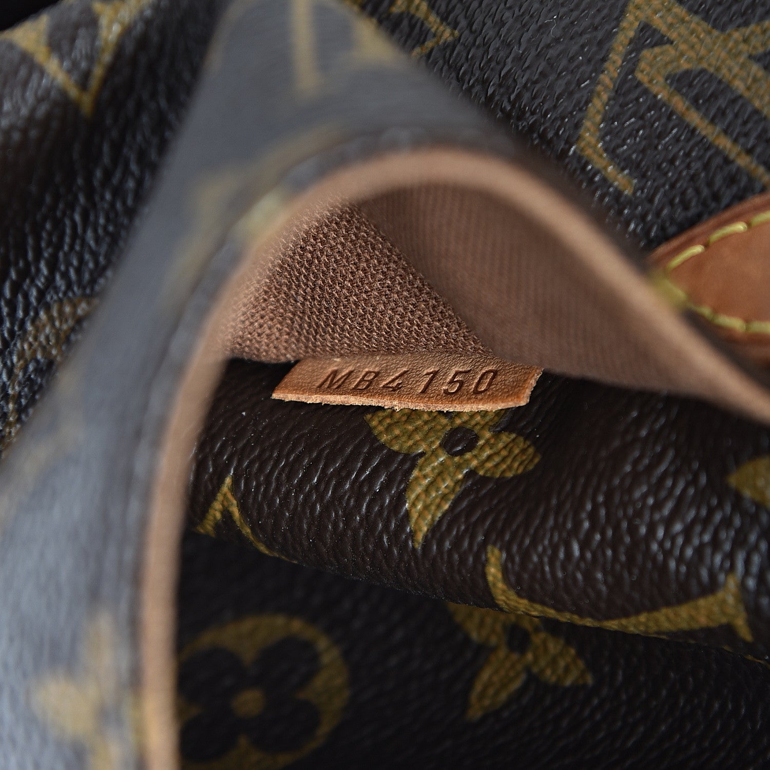 Louis Vuitton Monogram Totally MM 6 of 22