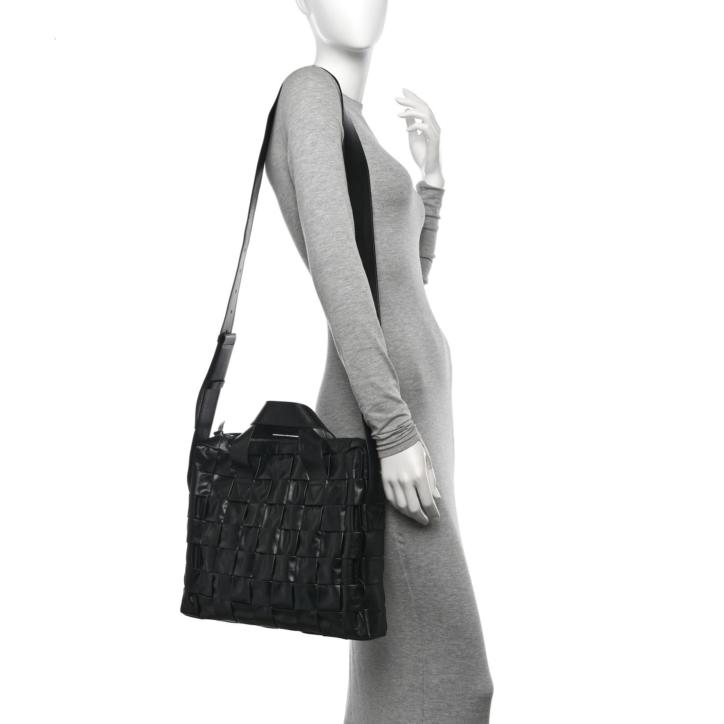 Paper Calfskin Maxi Intrecciato The Cassette Case Black