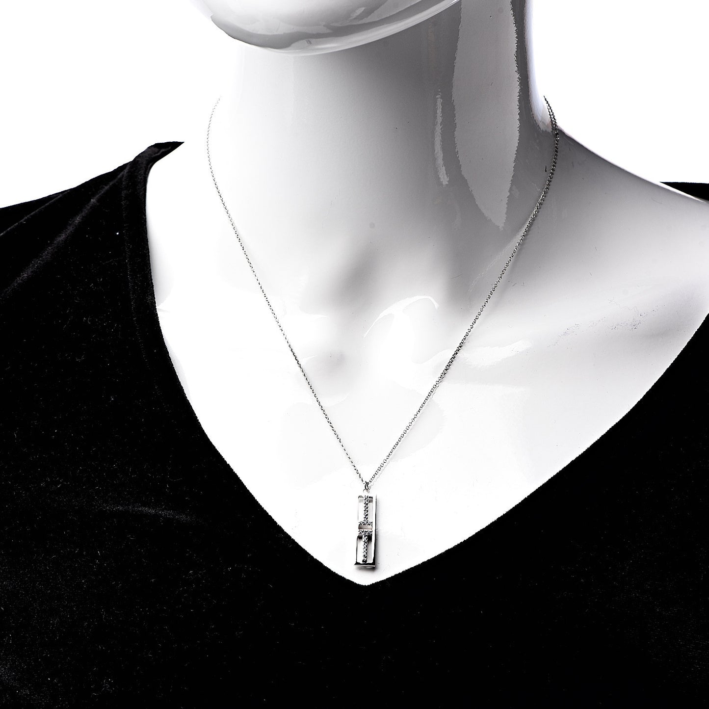 18K White Gold Blue Sapphire T Open Vertical Bar Pendant Necklace