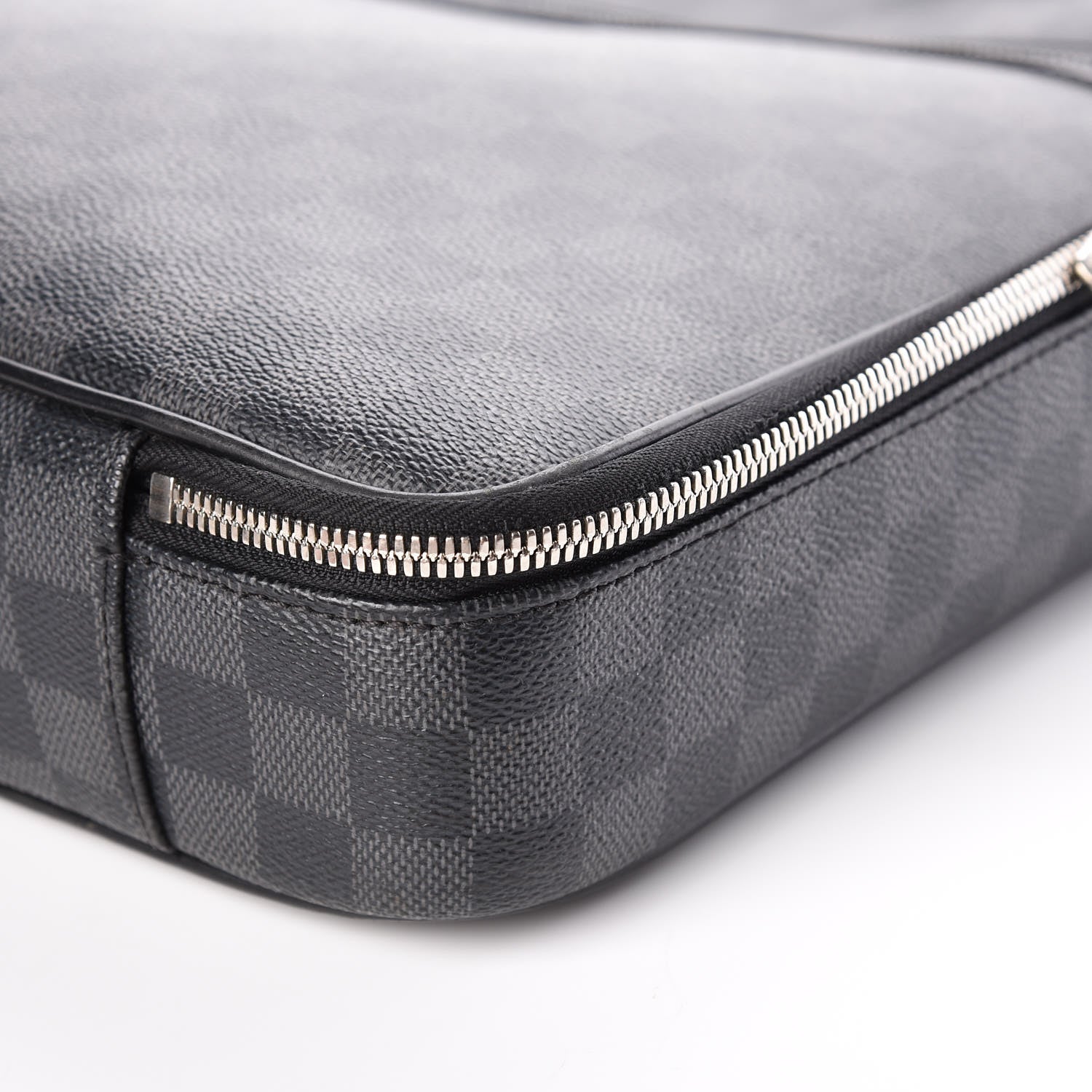 Louis Vuitton Damier Graphite Steeve 6 of 9