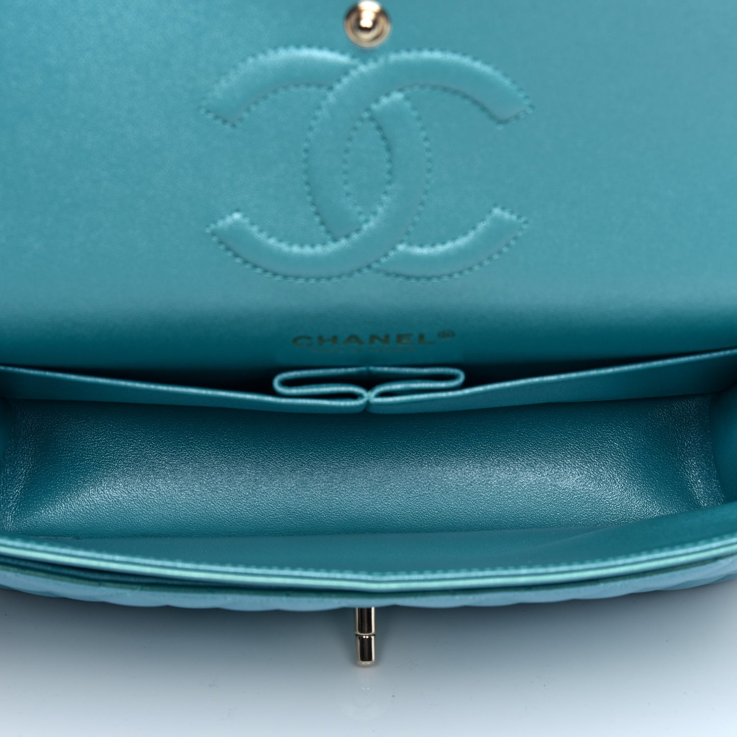 Iridescent Calfskin Quilted Medium Double Flap Green