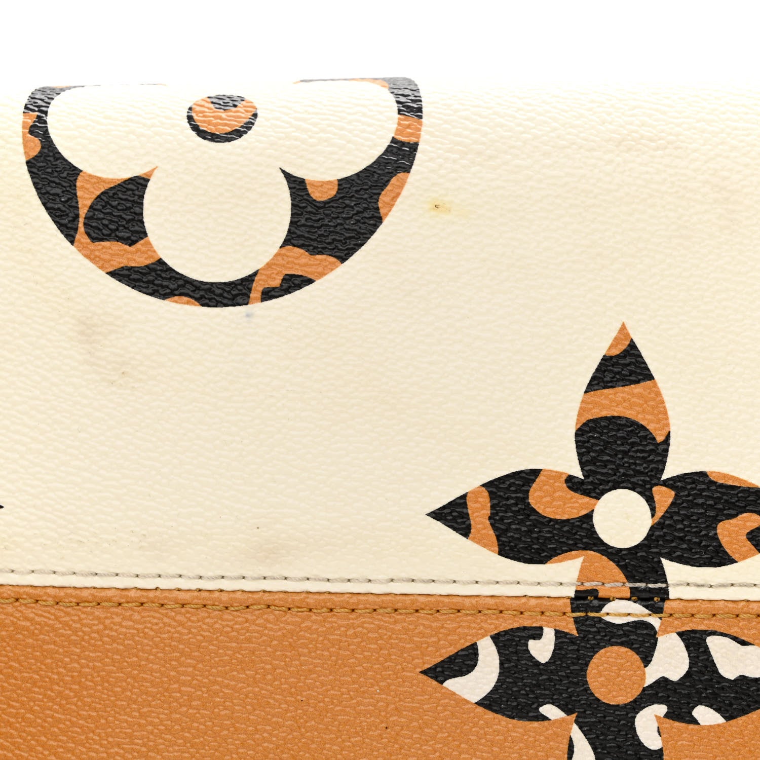 Louis Vuitton Monogram Giant Jungle Onthego GM Ivory 14 of 14