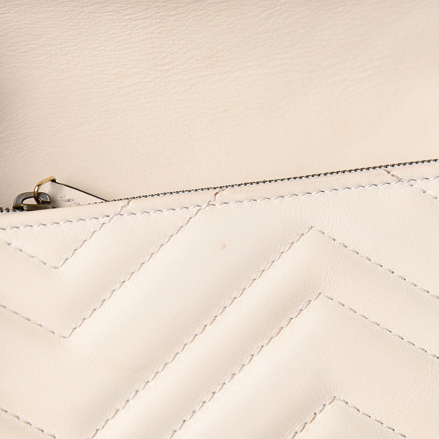 Calfskin Matelasse GG Marmont Chain Wallet Mystic White