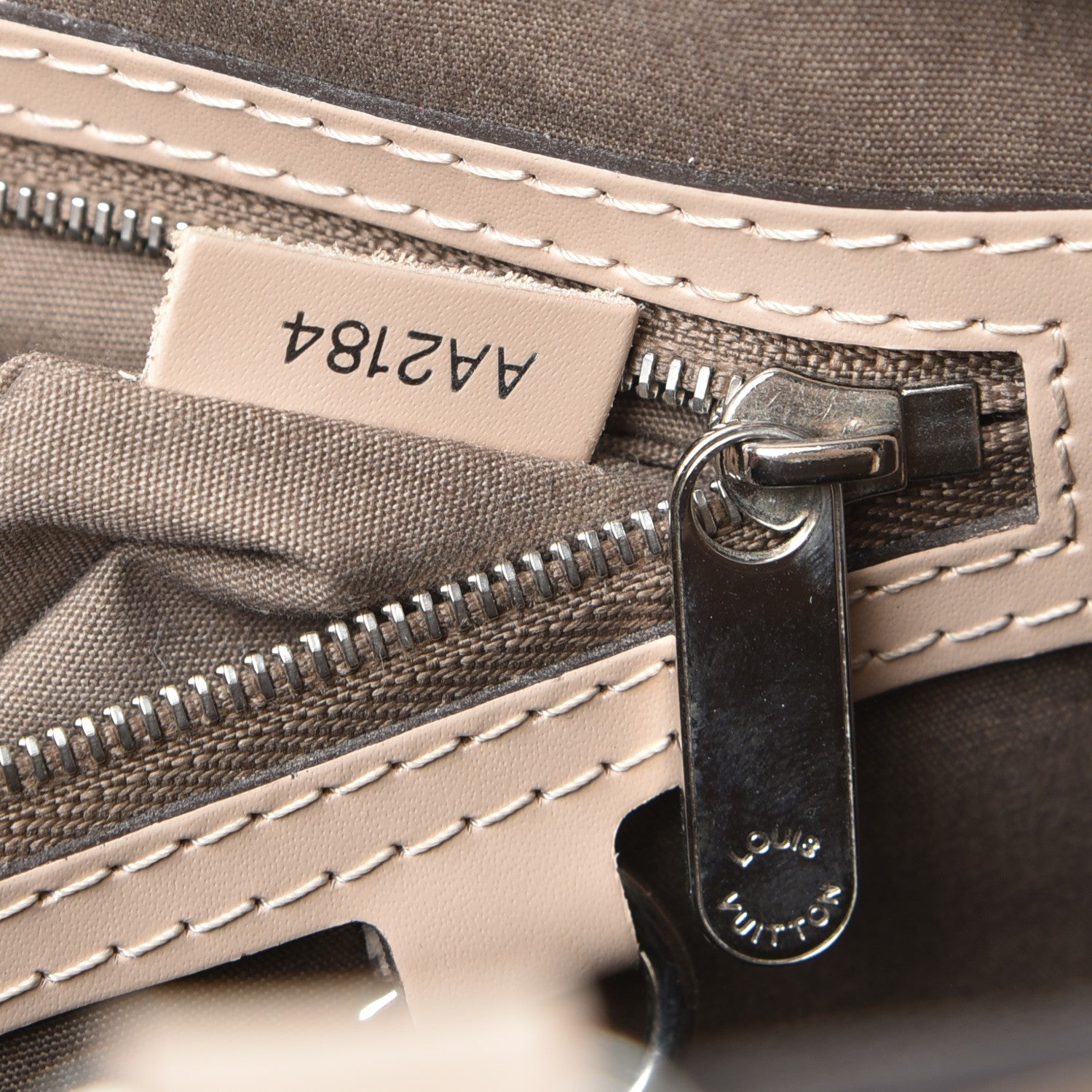Louis Vuitton Epi Brea MM Dune 8 of 13