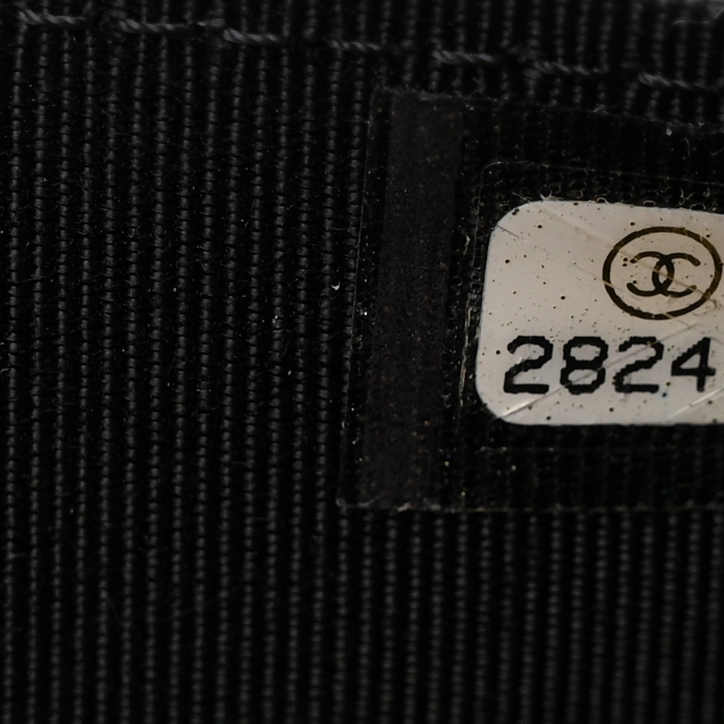 Lambskin Pyramid Wallet On Chain WOC Black