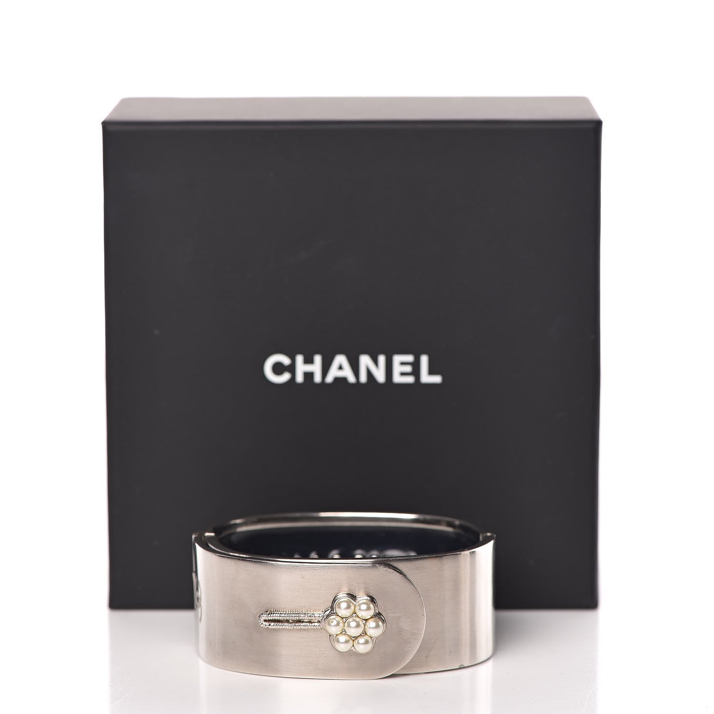 Metal Pearl CC Cuff Silver